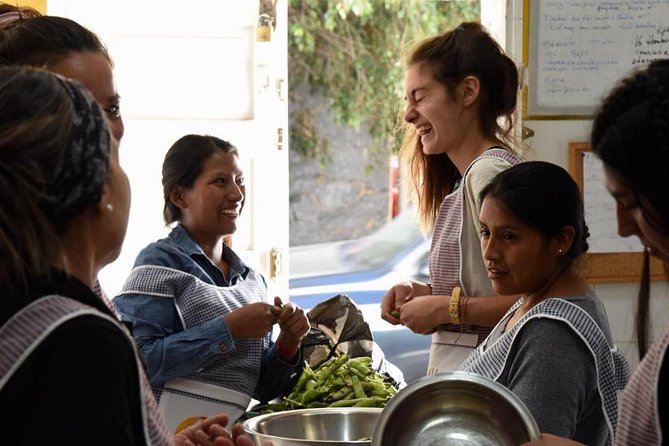 Adelante Mujer Bolivian Cooking Workshops - Cocktails make the kitchen social