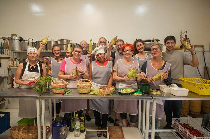 Adelante Mujer Bolivian Cooking Workshops - Language and group size