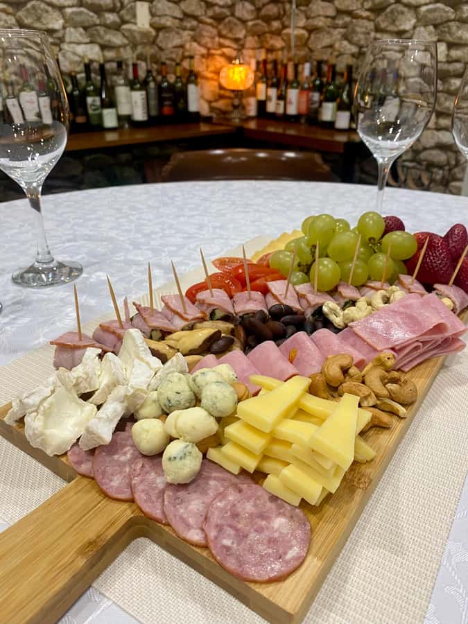 Bolivia: Bolivian Wine Tasting with Charcuterie Board - The 15-minute introduction to Bolivian vineyards