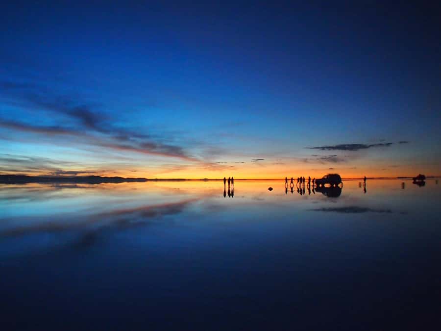 Bolivia: starlights and sunrise in Uyuni salt flat - Stargazing on a white salt plain