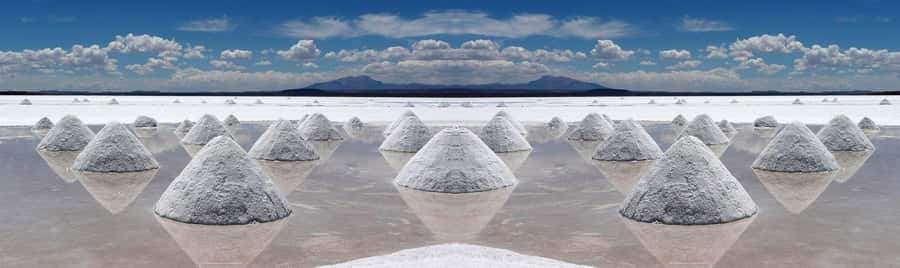 Bolivia: starlights and sunrise in Uyuni salt flat - Sunrise and the first colors over Uyuni