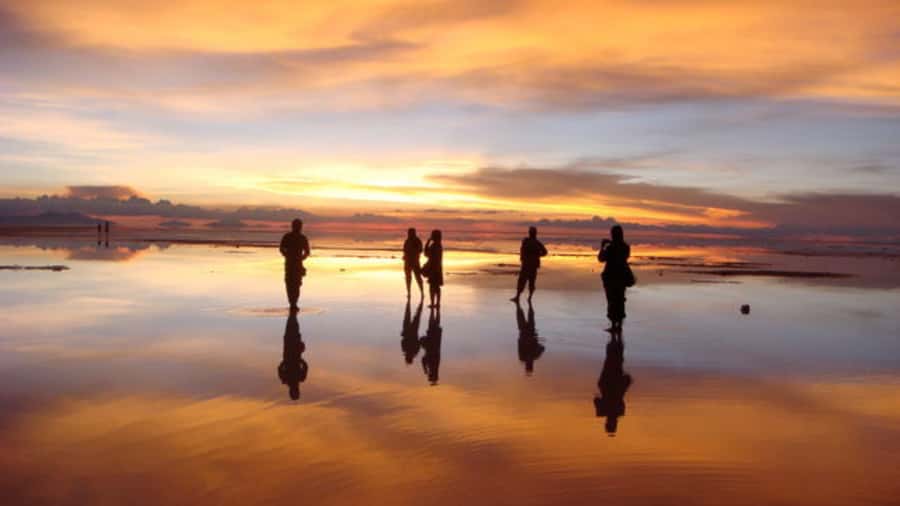 Bolivia: starlights and sunrise in Uyuni salt flat - The final hour is for photographs