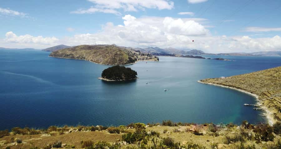 Copacabana: Isla del Sol and Moon Island Day Tour - Isla de la Luna and its sacred remains