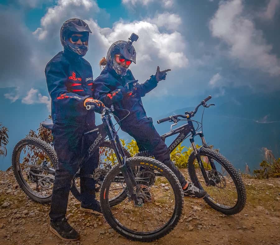 From La Paz: 3-Day Biking Tour Death Road & Uyuni Salt Flats - Why this three-day combination works