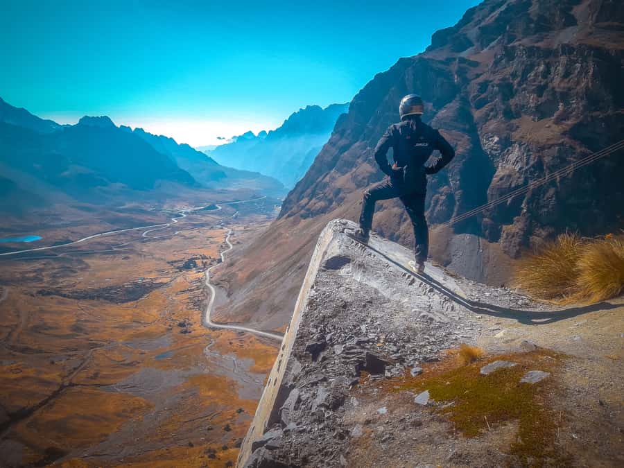 From La Paz: 3-Day Biking Tour Death Road & Uyuni Salt Flats - What the 10-kilometer Death Road section feels like