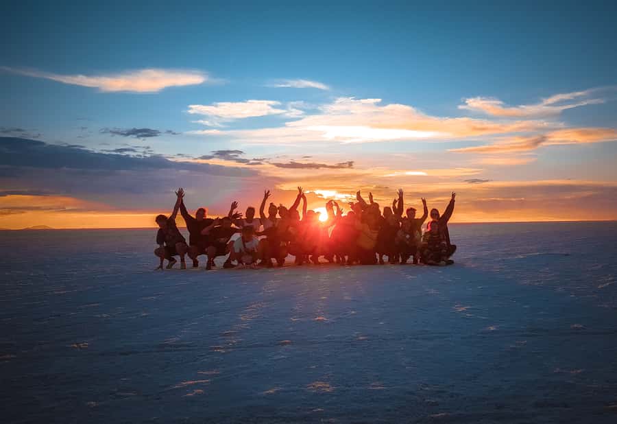 From La Paz: 3-Day Uyuni Salt Flat and Incahuasi Island Tour - Sunset, wine, and the return to Uyuni