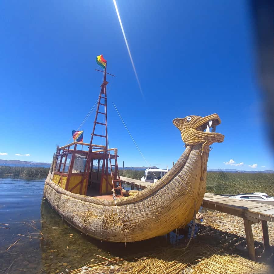 From La Paz: Tihuanacu & Titicaca Lake in one day with lunch - Huatajata and the southern shore of Lake Titicaca