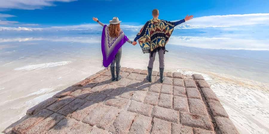 From La Paz: Trip to Uyuni Salt Flats with Wine at Sunset - A long night from La Paz to Uyuni