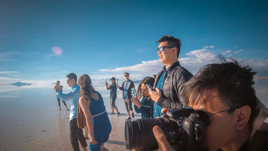 From La Paz: Uyuni and Andean Lagoons 5-Day Guided Trip - Night one: leaving La Paz for Uyuni
