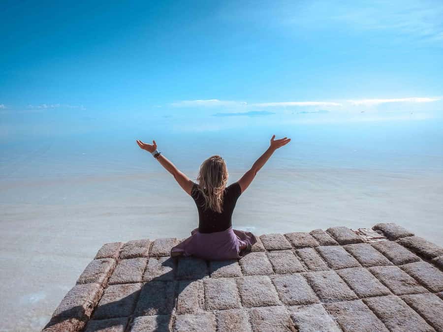 From La Paz: Uyuni Salt Flat Tour & Overnight Roundtrip Bus - Perspective photos, mirror effects, and sunset