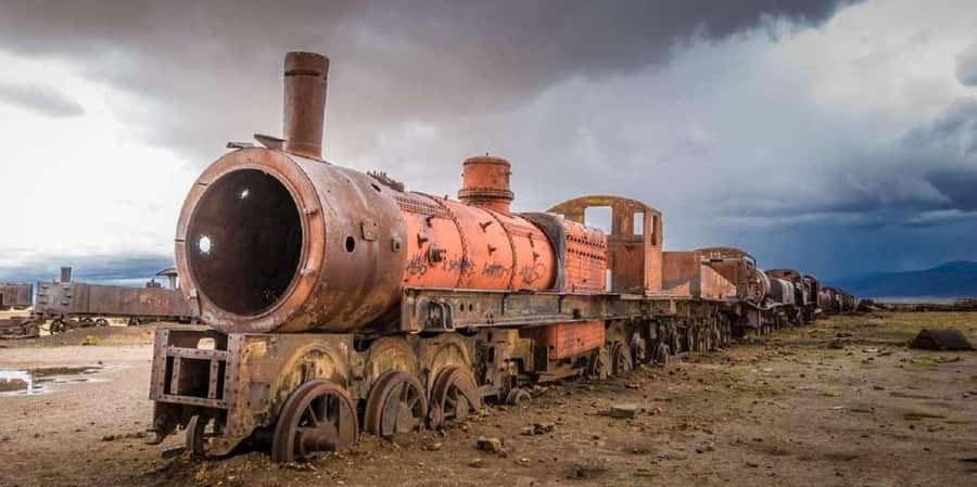 From La Paz: Uyuni Salt Flats Excursion + Round Trip Bus - The train cemetery: striking, rusty, and easy to overstay