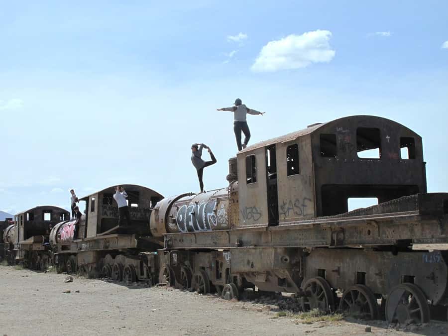 From La Paz: Uyuni Salt Flats & Lagoons 5-Day Tour - Shared hostels, meals, and the private upgrade