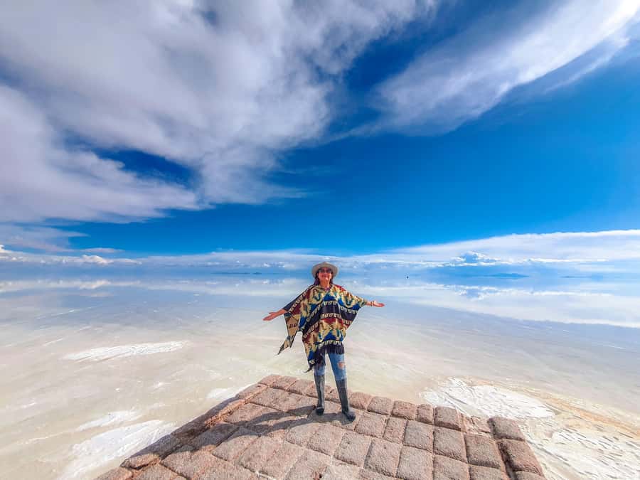 From Uyuni: Red Lagoon & Uyuni Salt Flats 3-Day Guided Tour - Day two: volcanoes, lagoons, and the Red Lagoon