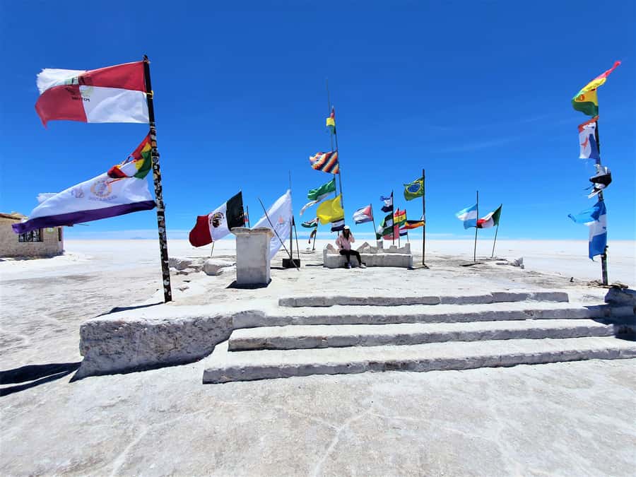 From Uyuni: Red Lagoon & Uyuni Salt Flats 3-Day Guided Tour - Day three: geysers at dawn and a warm finish