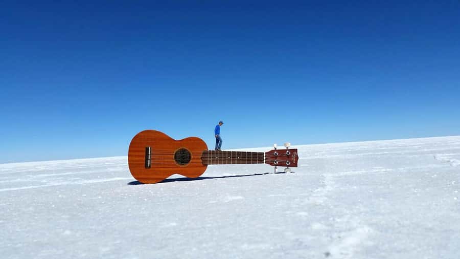 From Uyuni:Uyuni Salt Flats with Incahuasi Island |Full day| - Ojos del Salar reveal the salt flat’s hidden water