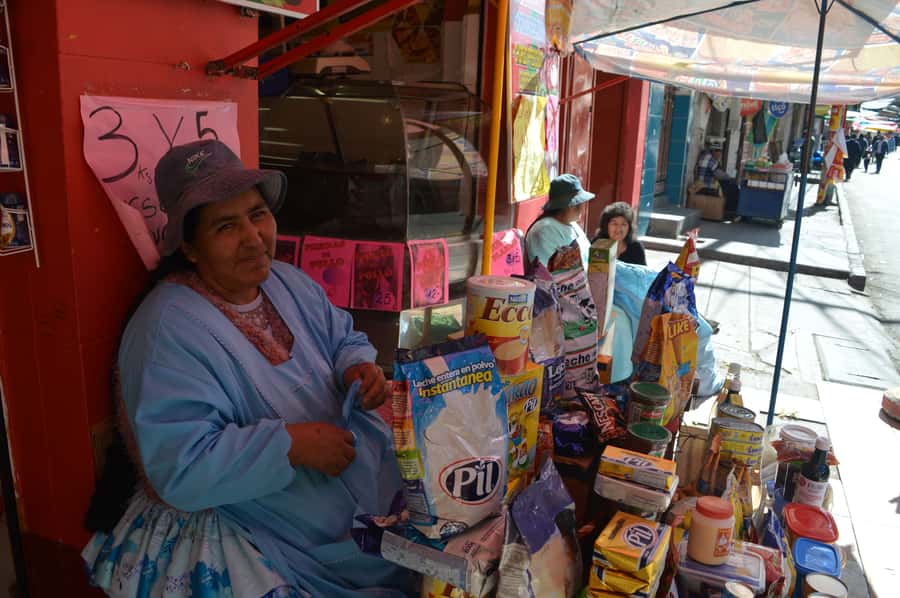La Paz: Cable Car, Cemetery, Shaman, and El Alto Tour - Inside La Paz Cemetery and its street art