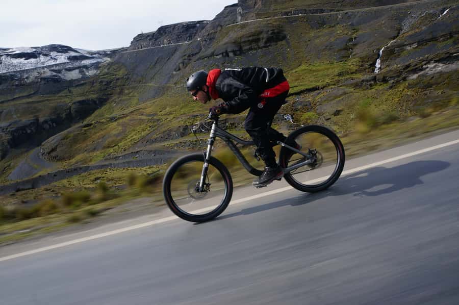 La Paz: Mountain Bike Down the World's Most Dangerous Road - Who should book this ride