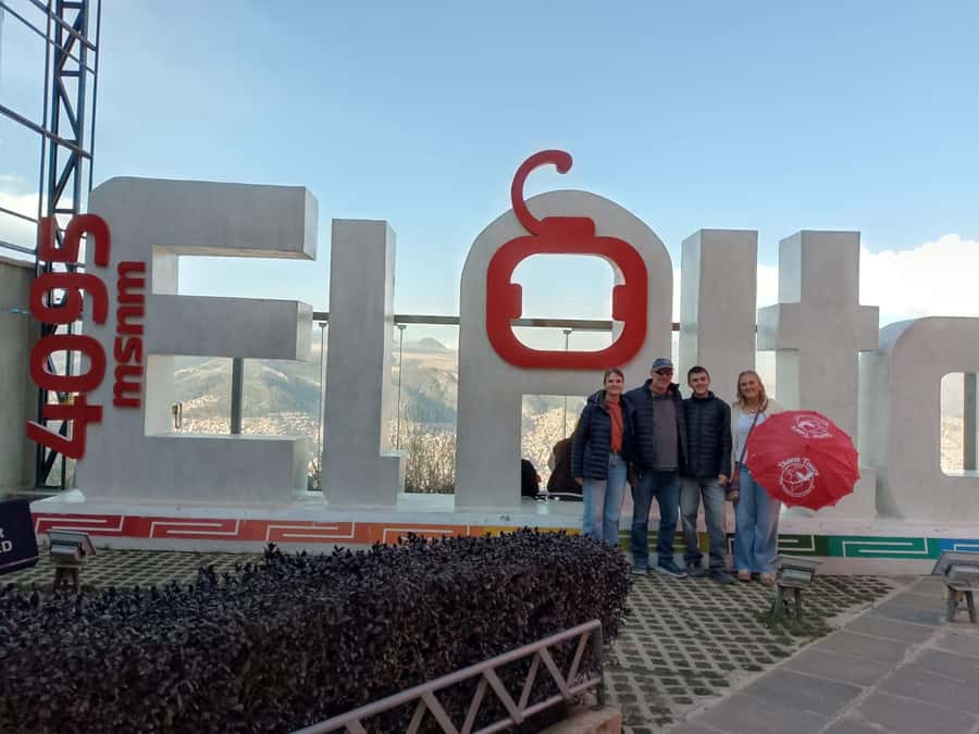La Paz: Private Vehicle & Guide. City Tour + Moon Valley - Key points at a glance