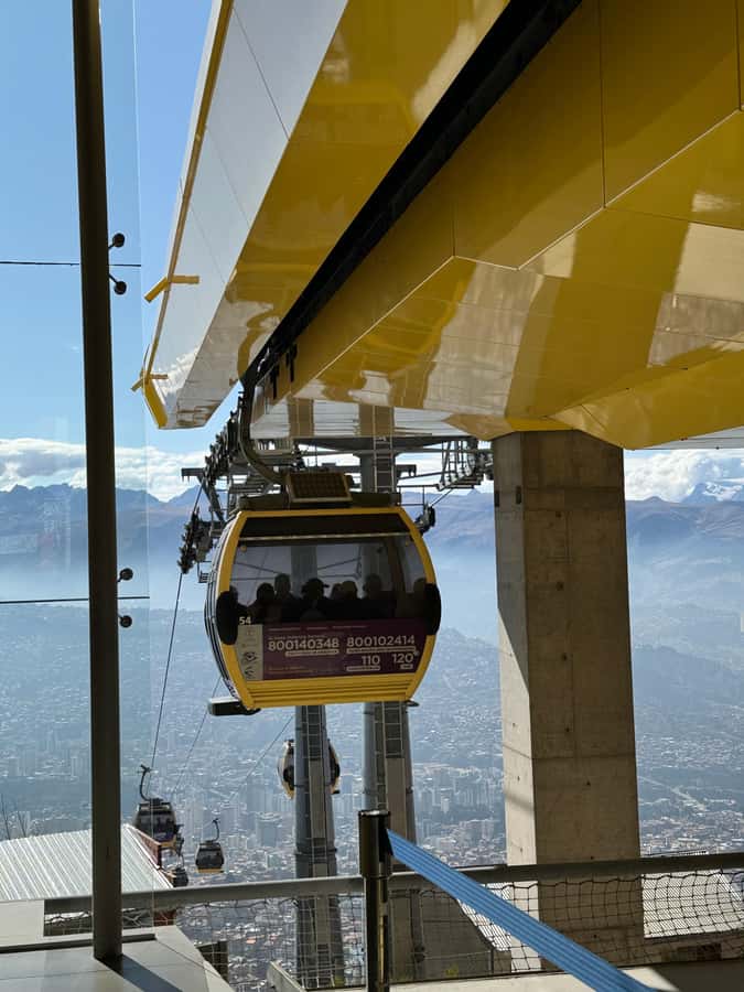 La Paz: Private Vehicle & Guide. City Tour + Moon Valley - Guides, vehicles, and the private format