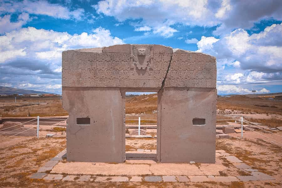 La Paz: Tiwanaku Shared Tour with Lunch + Tour Guide - What the $94 price includes