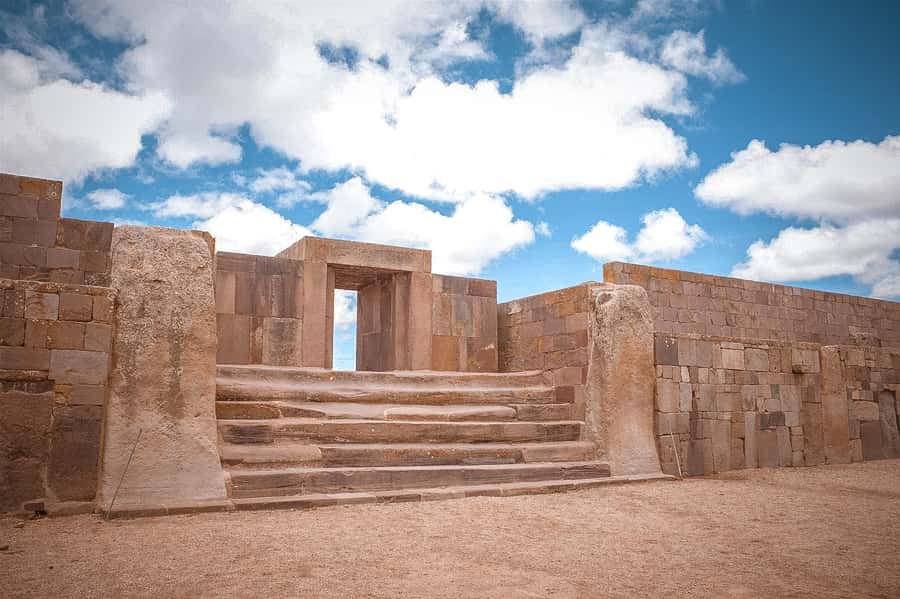 La Paz: Tiwanaku Shared Tour with Lunch + Tour Guide - Kalasasaya and Akapana Pyramid
