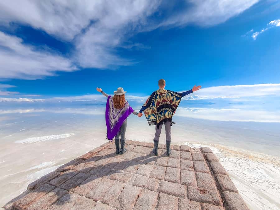 La Paz: Uyuni Salt Flats & San Pedro de Atacama 3-Day Tour - Day two: volcano views and flamingo lagoons