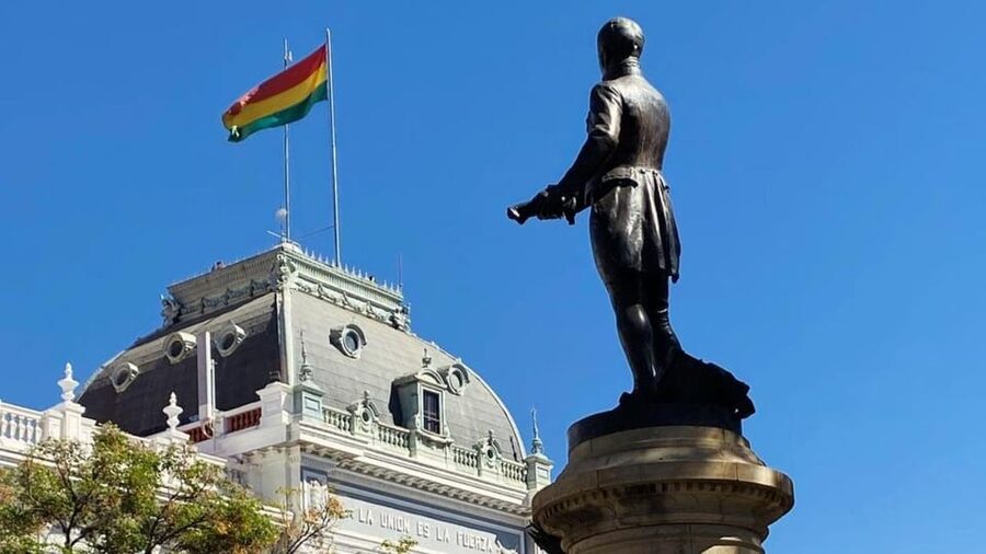 Sucre: Free Walking tour (History, culture and traditions) - Plaza de Armas 25 de Mayo and Sucre’s public story