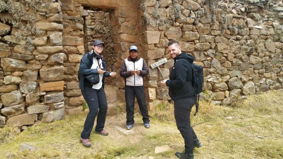 Titicaca Lake: Highlights Tour from La Paz by Bus - What the $198 price really covers