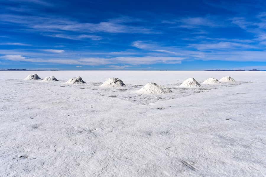Uyuni: 3 day-tour, salt flats & surrealistic deserts - Crossing the Uyuni Salt Flats by 4WD