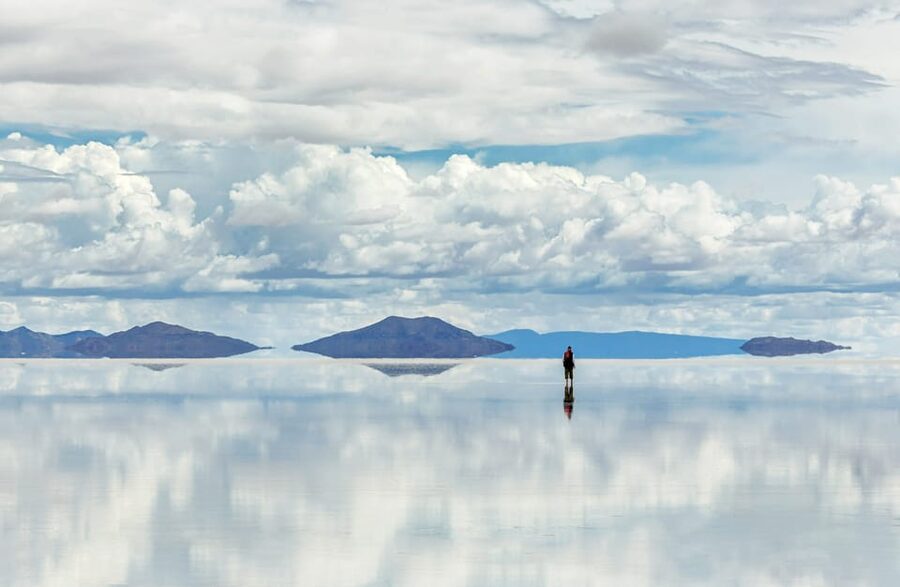 Uyuni: 3 day-tour, salt flats & surrealistic deserts - Guide language and group size