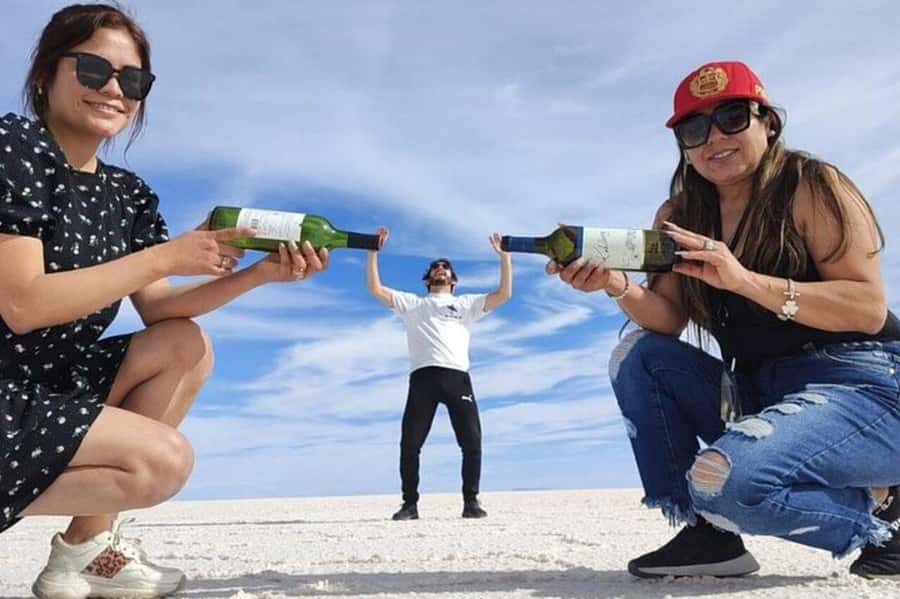 Uyuni: 3-Days Salt Flats and Desert Adventure Tour with Food - What to pack for the salt and cold