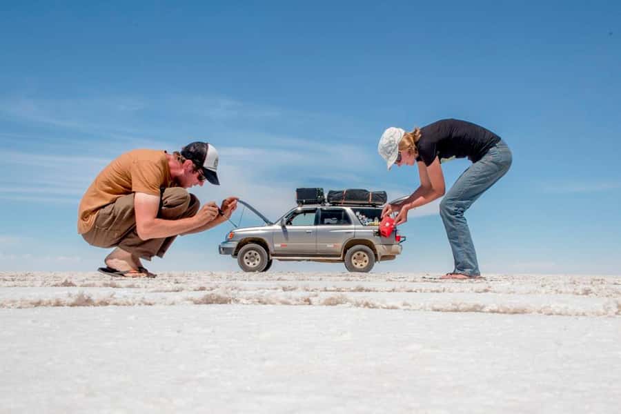 Uyuni: Classic Uyuni Salt Flats Tour + Hotel Pickup - What this one-day Uyuni tour is really like