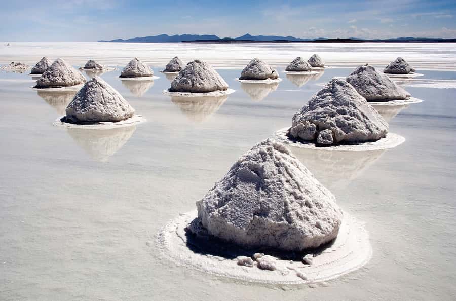 Uyuni: Classic Uyuni Salt Flats Tour + Hotel Pickup - Lunch, drinks, and the practical value of the package