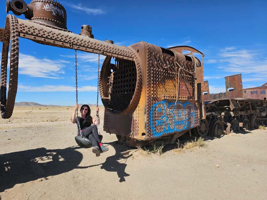 Uyuni: Isla Incahuasi & Uyuni Salt Flats Full-Day Jeep Tour - What to pack and what costs extra