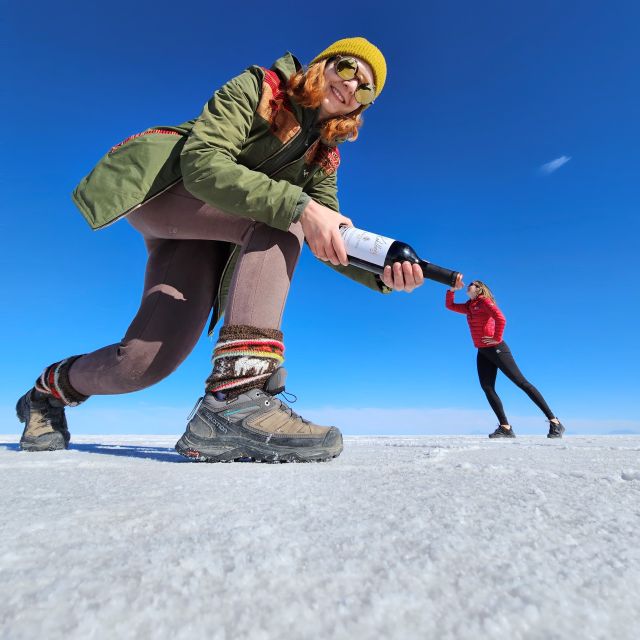Uyuni: Isla Incahuasi & Uyuni Salt Flats Full-Day Jeep Tour - A sunset with one glass of wine