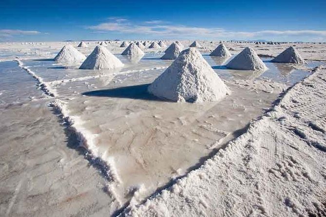 Uyuni Salt 1 day Tour with guide in English + Lunch and Sunset - Lunch on salt tables near the Dakar markers