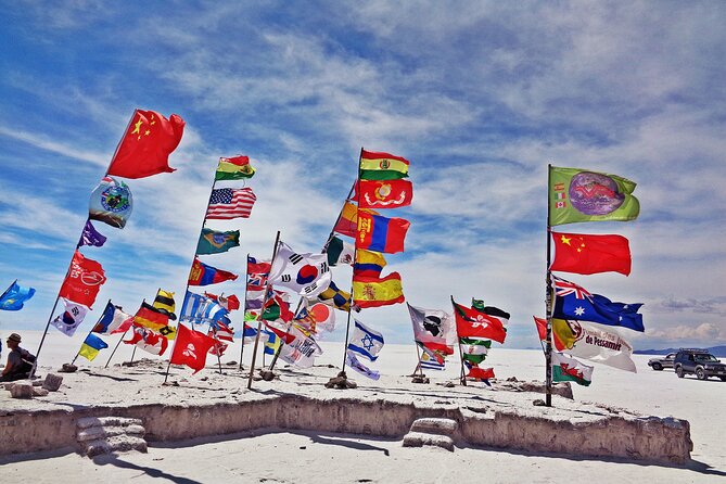 Uyuni Salt 1 day Tour with guide in English + Lunch and Sunset - The guide, vehicle, and group size