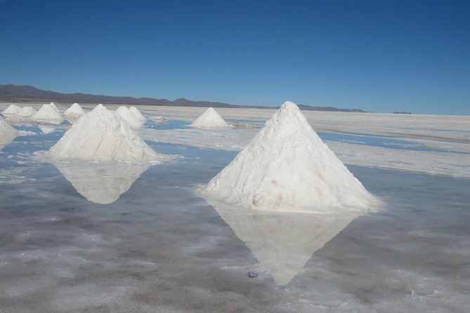 Visit to Uyuni Salt Flats from La Paz Bolivia by Bus - The Uyuni arrival: breakfast, rest, and a hot shower