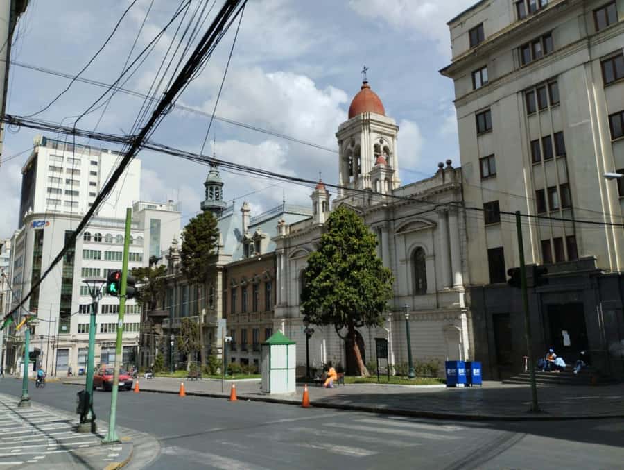 Walking city tour La Paz - Murillo Square and the political heart of La Paz