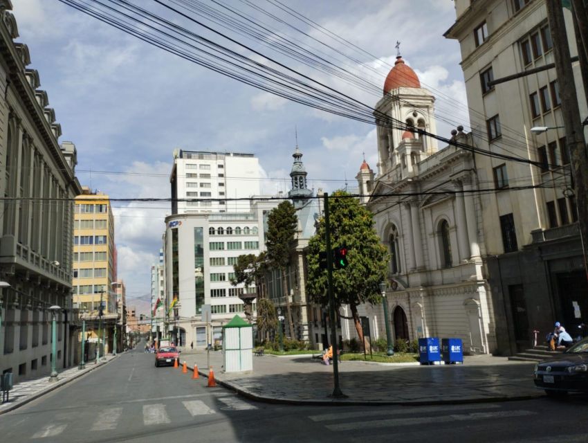 Walking city tour La Paz - Finding the green umbrella